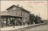 Personal vid Järva station.