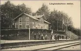 Resande vid Långban station.