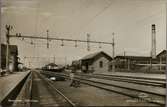 Trönninge station med tegelbruket i bakgrunden.