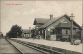 Stationsområde med vy på del av bangård.