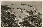 Flygfoto på hamnområde i Visby stad vid Östersjön.