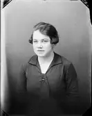 Ateljéporträtt - Gerda Mattsson, Östhammar, Uppland