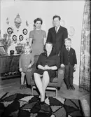 Grupporträtt i hemmiljö, Östhammar, Uppland, 1964