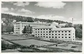Länslasarettet med elevhemmet närmast. Taget mot norr. Vykort.