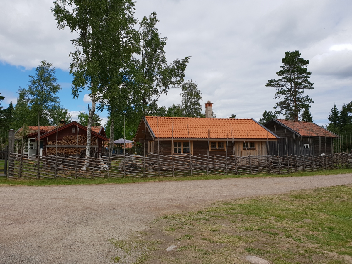 Jennie Tiderman-Österberg, Bastberget’s Fatherboard, Mockjärd, 2018.