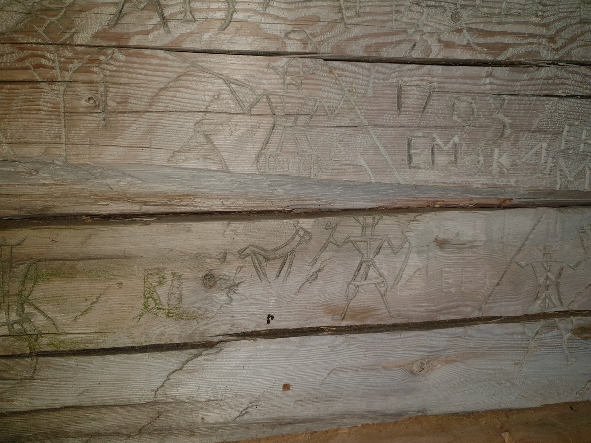 Jennie Tiderman-Österberg, Hourly wall, indoor carvings, Såteråsen, Ore, 2018.