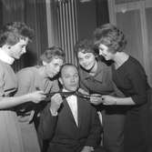 Affärsfolk.
5 december 1958.