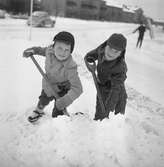 Snöskottning.
16 december 1958.