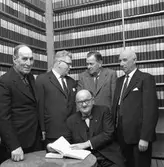 Medalj till Otto E.
18 december 1958.