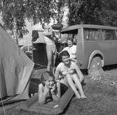 Diverse bilder, 1958.
Trivselkvällar, badflickor, m.m. Camping.