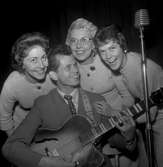 Diverse bilder, 1958.
Trivselkvällar, badflickor, m.m.