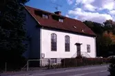 Gamla Sionkyrkan/kapellet på Gamla Riksvägen som byggdes 1932 och revs 1980. Till vänster ligger mötessalen som hade sin ingång på vänstergaveln. Till höger ses entrén till lägenheterna. Nya Sionkyrkan (senare Centrumkyrkan) byggdes år 1979. Gamla Sionkyrkan är idag en parkering till Centrumkyrkan.