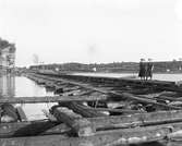 Spårbygge över Sagsjön slutet av 1920-talet.
Omläggning av Västkustbanan.