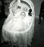 Dopdag för Carina Sandberg (f. 1961) år 1962. Dotter till Rut och Rolf Sandberg på Vommedal Östergård 2:41 