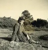 Sporred.
Gunhild Larsson f. 1914 d. 1993.
Gift med Gösta Melin, Kyrkbacken, Stomv.19, Melins Vatten-
fabrik. 
Gunhild f. Larsson i Sporred.