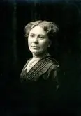 Anna Eriksson Efraimsson f. 1881 Bölet, Kållered d. 1952.
Dotter till Johannes och Alida Eriksson. 
Åkte till USA i början av 1900-talet, återkom 1922.
Gifte sig med Vitalis Efraimsson, stuckatör. Han var änkling med barn. Tillsammans fick de sonen Frank 1925.