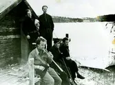 Tulebosjön 1930-tal.
Stående fr. v. 1. Stig Alberts f. 1916 d. 2008 2. ?.
Sittande fr. v. 1. ? 2. Hugo Mattsson f. 1921 3. ?