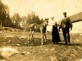 Gården Lilla Vommedal, Streteredsv.25, 1920-tal.
Anton Gustafsson, lantbrukare på gård och okänd.