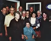 Före detta skolelever samlade hos Mary Ekman på Streteredsvägen 29 cirka 1980. Samtliga hade haft lärarinnan Greta Hernkvist (1895 - 1984) som sitter i mitten av bilden.
Från vänster: 1. Ragnar Talinsson, Hultet (f. 1909 d. 1993), 2. Gustaf Carlsson, Backen (f. 1905 d. 1988), 3. Valle Svensson, Vommedal (f. 1908 d. 1991), 4. Astrid Magnusson Eliasson, Bölet (f. 1908 d. 1993), 5. Sven Svensson, Vommedal (f. 1912 d. 1993), 6. Gustaf Eklund, Sagered (f. 1916 d. 2006), 
7. Sonja Johansson, Heljered (f. 1912 d. 1997), 8. Åke Johansson, Heljered (f. 1918 d. 1987), 9. Dagmar Johansson Svensson, Vommedal (f. 1918 d. 1996), 10. Mildred Johansson, Heljered (f. 1914 d. 2019) samt 11. Gunhild Larsson Melin, Sporred (f. 1914 d. 1993).