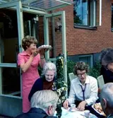 Brattåshemmet, ålderdomshem 1954-1986.
År 1981.
Ingela Sjöberg i röd klänning, kokerska.