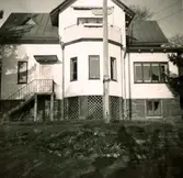 Villa Skogshyddan på Norra Kyrkvägen 1950-tal. Byggt 1904 av familjen Smitt. Från 1943 - 1966 Bygdegård, därefter riven. Nu två villor Smittsväg.