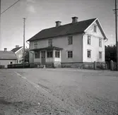 Figeholm, bostadshus med glasveranda.