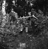 Arbogas Stjärnknutte.
Tävling i terrängkörning med motorcykel. Här har en förare kört av banan. Publiken står alldeles intill.