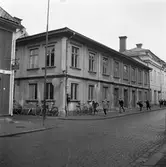 Biblioteket ligger i den här fastigheten på Nygatan. Huset är 