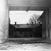 Blombergska gården
Bostadshus i två våningar, byggt kring en öppen gård