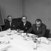 Hantverksföreningens PR-kurs. I mitten, vid kaffebordet, sitter Hjalmar Modigh.