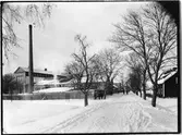 Arboga Mekaniska Verkstad sedd från Jädersvägen.
Vinter och snö.
