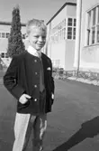 Skolstart. Anders Kjellberg ska börja i första klass på Engelbrektskolan.
Pojke i vit skjorta, slips och jacka.