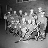 Skolhockey. Tränare Ove Pettersson
Bakre raden, från vänster: Johnny Lejen, Lars Klotz, Benny Molander, okänd, Sven Andersson, Thomas Bratt och Conny Karlsson
Främre raden, från vänster: 