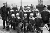 Skolhockey
Bakre raden, från vänster: Nils Pettersson, Stig Åberg, Anders Fransson, Peder Karlsson, Thomas Åhl, Nils-Erik Larsson och okänd
Främre raden, från vänster: Pär-Erik Modigh, Kjell Karlsson, Håkan Jinnerstrand, Mats 