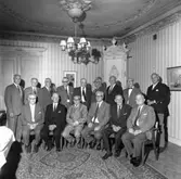 Skolträff för gamla Arbogabor.
Stående, från vänster: Roy Wistrand, okänd, okänd, okänd, Nils Andersson (kallas Pressar-Nisse), okänd, okänd, Karl Adolf Berg, okänd och Eitel Noll
Sittande, från vänster: möjligen Nykvist, Paul Eklund (kyrkvaktmästare, kallas 