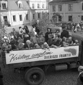 Söndagsskolans Dag. En lastbil, med lövat flak, och texten 
