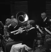 The Gubbstrutters uppträder på Museigården
Blåsorkester