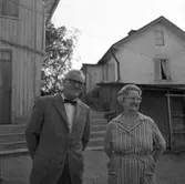 Tvillingarna Jonas Carlsson och Alva Ramberg inför 60-årsdagen.