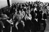 Avslutning för eleverna på yrkesskolan. Betygsutdelning i aulan på Nikolaliskolan.
(För namn på eleverna, se bild 13490)