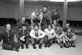 Brottarträning. 
Bakre raden, från vänster: Raimo Mylläri, Roland Andersson, Hans Antonsson och Bo-Gösta Johansson. Framför honom sitter Lars Hinrich. Bredvid Lars sitter Göran Johansson.
Främre raden, från vänster: okänd, Toumo Vantisvara, Dercy Bersky, Kent Olsson, Leif Andersson och Kent Karlsson.