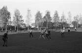 Tekniska skolans lärare och elever spelar fotboll. Matchen avgörs på Sturevallen. Domare är Jonas Carlsson, stadsfullmäktiges ordförande.