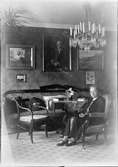 Christiane Liljefors sitter i stol, sannolikt i hemmet, Gävle 1900-tal