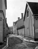 Strandgränd från Norra Strandgatan (enligt gatuskylten Östra Strandgatan) i Jönköping. Fotot är taget från Östra Strandgatan nr: 72.