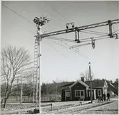 Nymonterad kontaktledning vid Stjärnholm station.