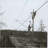 Kontaktledningsmontage, justering av kontaktledningen under elektrifiering av Trafikaktiebolaget Grängesberg - Oxelösunds Järnvägar, TGOJs banor.