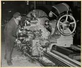 Metallsvarvning i Trafikaktiebolaget Grängesberg - Oxelösunds Järnväg, TGOJ:s verkstad i Eskilstuna.