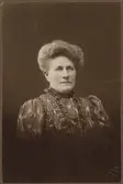 Porträtt av Johanna Erika Johansson, telegrafist i Kopparberg runt sekelskiftet 1900.