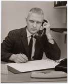 Lars Råstock tar emot sjukanmälningar i Kopparberg.