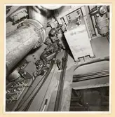 Dieselm.rum.Skott 26 sett akterifrån. Nivåtank för värmeledn. och kylvatten.