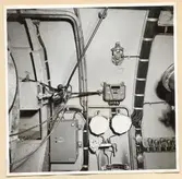 Tprpedrum. BB sida, övre delen, min. spt. 65 o. 67.